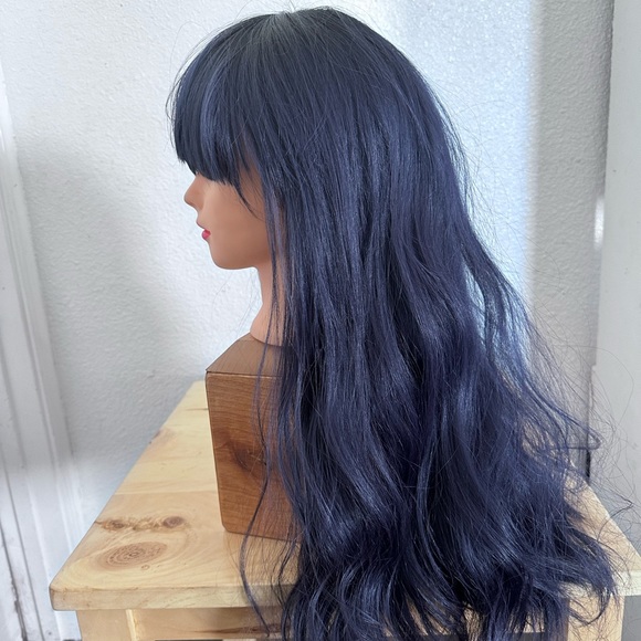 Mid length purple wig - Picture 2 of 9